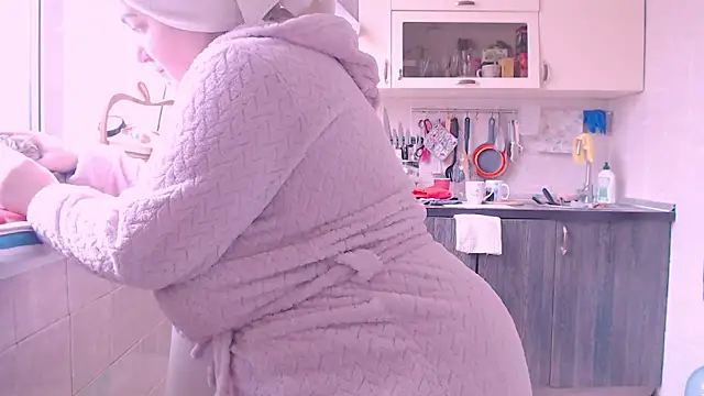 Snapshot of SoftLia chatting on February 9, 6:43 am SoftLia online show from February 9, 6:43 am