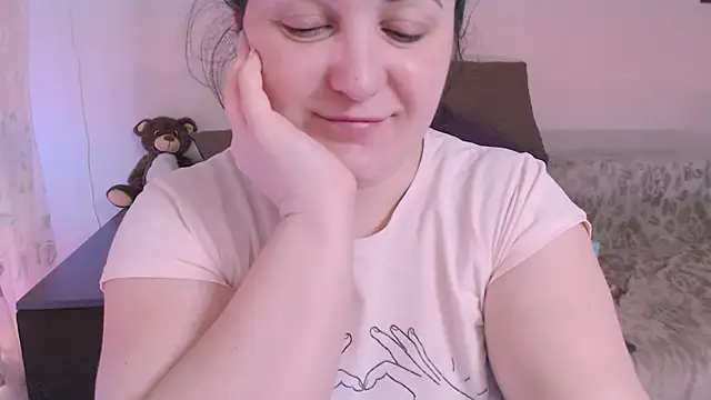 Snapshot of SoftLia chatting on February 15, 8:22 pm SoftLia online show from February 15, 8:22 pm