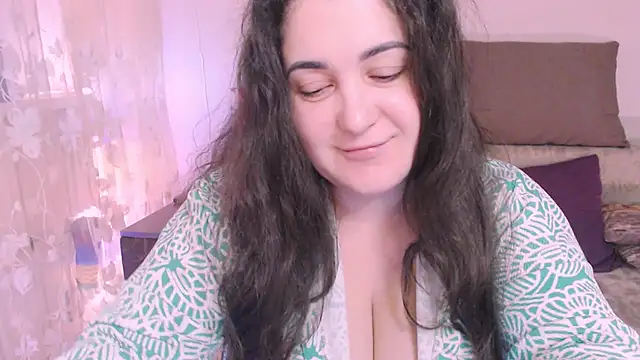 Snapshot of SoftLia chatting on February 21, 8:05 pm SoftLia online show from February 21, 8:05 pm