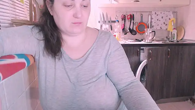 Snapshot of SoftLia chatting on February 26, 4:24 pm SoftLia online show from February 26, 4:24 pm