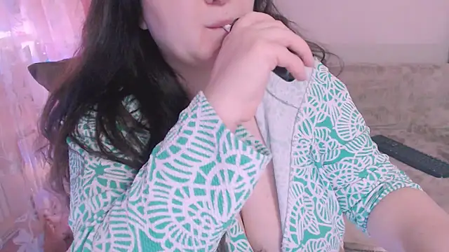 Snapshot of SoftLia chatting on March 2, 10:38 pm SoftLia online show from March 2, 10:38 pm