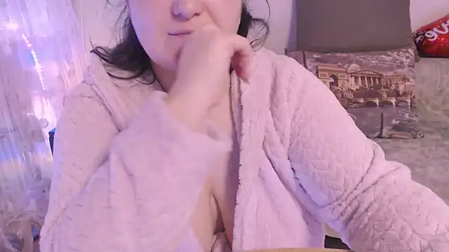 Snapshot of SoftLia chatting on March 3, 3:20 pm SoftLia online show from March 3, 3:20 pm
