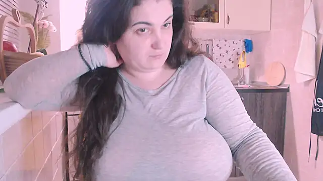 Snapshot of SoftLia chatting on March 14, 4:09 pm SoftLia online show from March 14, 4:09 pm
