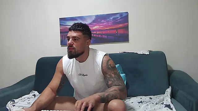 Snapshot of Tiberius_hunk chatting on October 6, 5:05 am Tiberius hunk online show from October 6, 5:05 am