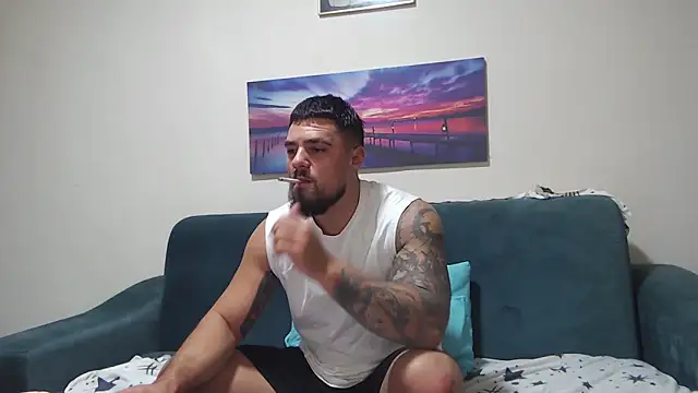 Snapshot of Tiberius_hunk chatting on October 18, 3:09 am Tiberius hunk online show from October 18, 3:09 am