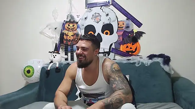 Snapshot of Tiberius_hunk chatting on October 24, 6:15 pm Tiberius hunk online show from October 24, 6:15 pm