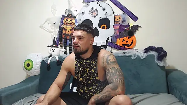 Snapshot of Tiberius_hunk chatting on October 27, 2:10 pm Tiberius hunk online show from October 27, 2:10 pm