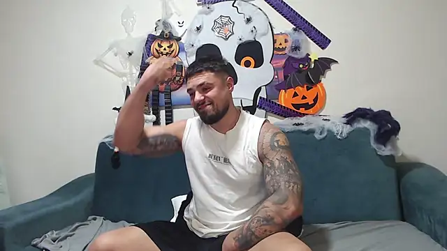 Snapshot of Tiberius_hunk chatting on October 29, 10:28 am Tiberius hunk online show from October 29, 10:28 am