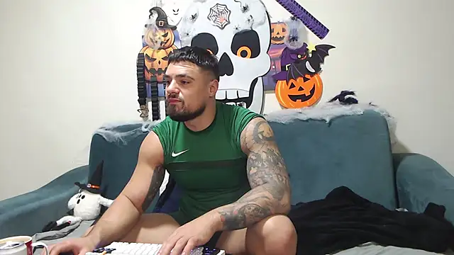 Snapshot of Tiberius_hunk chatting on November 2, 6:16 am Tiberius hunk online show from November 2, 6:16 am