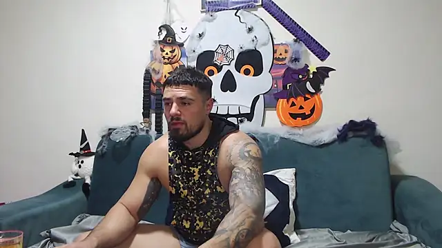 Snapshot of Tiberius_hunk chatting on November 4, 9:03 pm Tiberius hunk online show from November 4, 9:03 pm