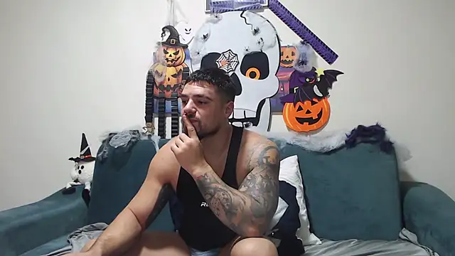 Snapshot of Tiberius_hunk chatting on November 5, 11:54 am Tiberius hunk online show from November 5, 11:54 am