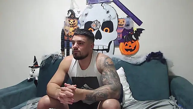 Snapshot of Tiberius_hunk chatting on November 6, 7:04 pm Tiberius hunk online show from November 6, 7:04 pm