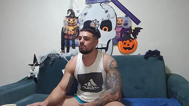 Snapshot of Tiberius_hunk chatting on November 10, 3:05 am Tiberius hunk online show from November 10, 3:05 am