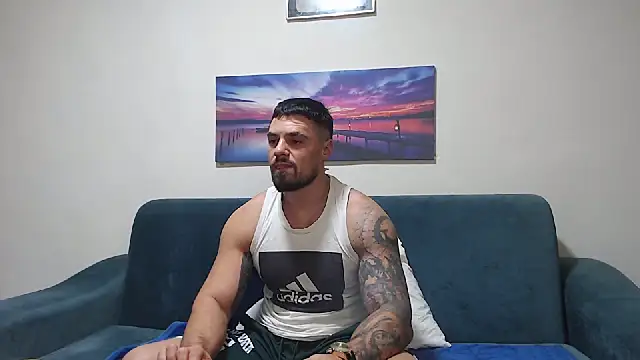 Snapshot of Tiberius_hunk chatting on November 26, 6:03 am Tiberius hunk online show from November 26, 6:03 am