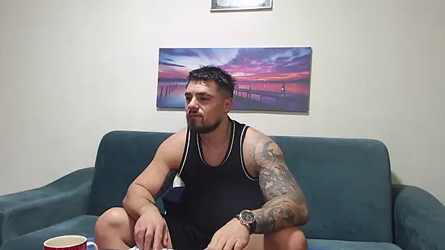 Snapshot of Tiberius_hunk chatting on November 29, 7:55 am Tiberius hunk online show from November 29, 7:55 am