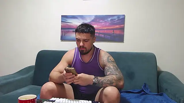 Snapshot of Tiberius_hunk chatting on November 30, 10:19 am Tiberius hunk online show from November 30, 10:19 am