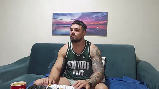 Snapshot of Tiberius_hunk chatting on December 3, 5:04 am Tiberius hunk online show from December 3, 5:04 am