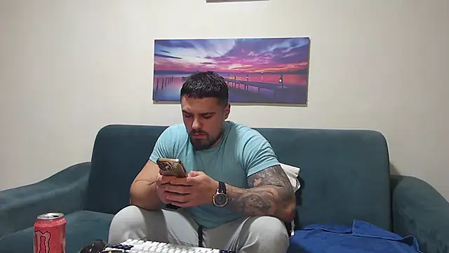 Snapshot of Tiberius_hunk chatting on December 3, 5:11 pm Tiberius hunk online show from December 3, 5:11 pm