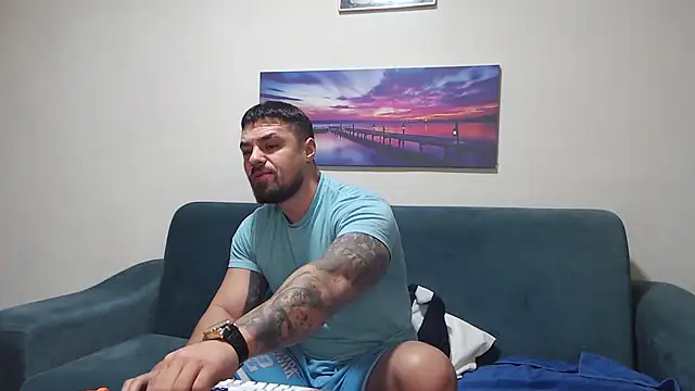 Snapshot of Tiberius_hunk chatting on December 5, 6:33 am Tiberius hunk online show from December 5, 6:33 am