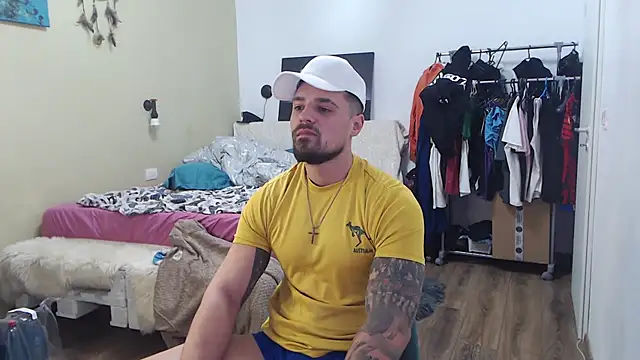 Snapshot of Tiberius_hunk chatting on February 26, 4:33 am Tiberius hunk online show from February 26, 4:33 am