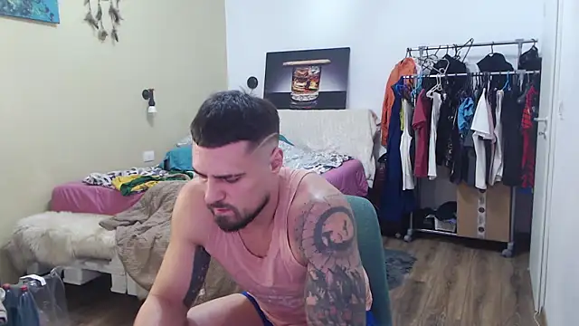 Snapshot of Tiberius_hunk chatting on February 26, 4:39 pm Tiberius hunk online show from February 26, 4:39 pm