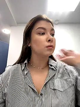 HannaJohnson online show from December 19, 6:20 am