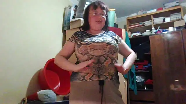 Snapshot of Queen-Elizabeth-25 chatting on March 3, 7:39 pm Queen-Elizabeth-25 online show from March 3, 7:39 pm