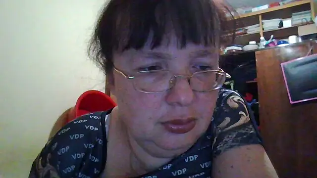 Snapshot of Queen-Elizabeth-25 chatting on March 4, 4:06 am Queen-Elizabeth-25 online show from March 4, 4:06 am