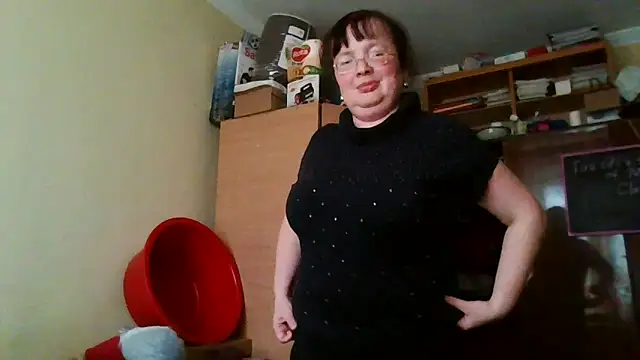 Snapshot of Queen-Elizabeth-25 chatting on March 4, 8:57 am Queen-Elizabeth-25 online show from March 4, 8:57 am