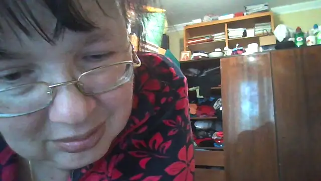 Snapshot of Queen-Elizabeth-25 chatting on March 6, 2:51 pm Queen-Elizabeth-25 online show from March 6, 2:51 pm