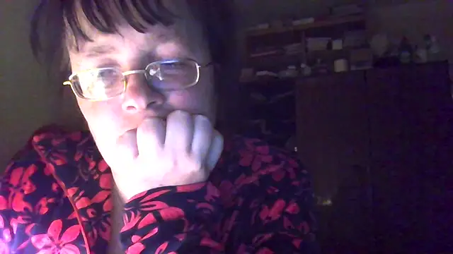 Snapshot of Queen-Elizabeth-25 chatting on March 6, 7:32 pm Queen-Elizabeth-25 online show from March 6, 7:32 pm