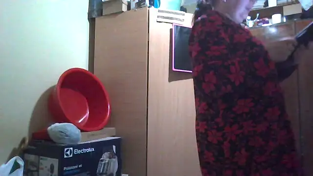 Snapshot of Queen-Elizabeth-25 chatting on March 7, 6:54 pm Queen-Elizabeth-25 online show from March 7, 6:54 pm