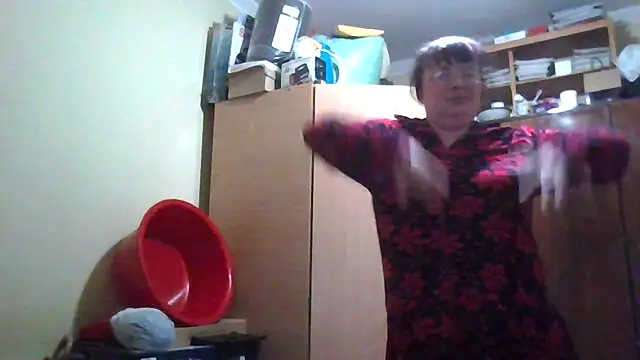 Snapshot of Queen-Elizabeth-25 chatting on March 9, 4:05 am Queen-Elizabeth-25 online show from March 9, 4:05 am