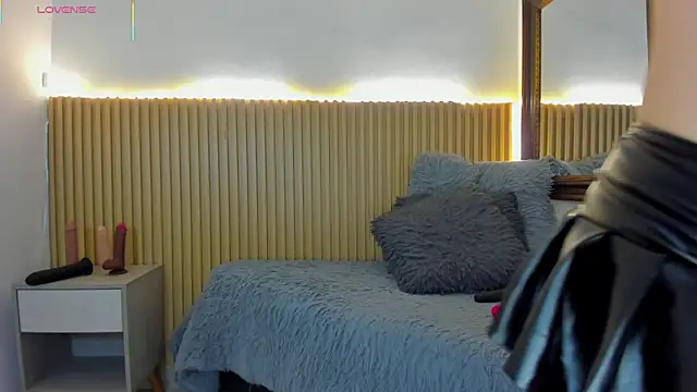 Annie paradise17 online show from December 21, 7:10 pm