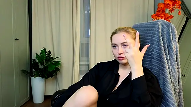 christie luv online show from November 19, 2:28 pm