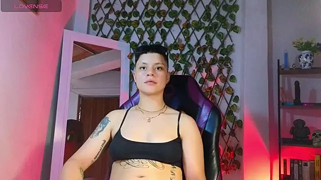 demimoore222 online show from March 10, 10:45 pm