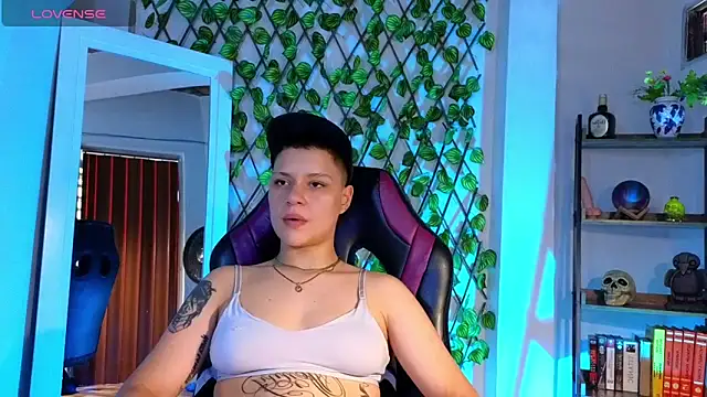 Snapshot of demimoore222 chatting on March 19, 9:16 pm demimoore222 online show from March 19, 9:16 pm