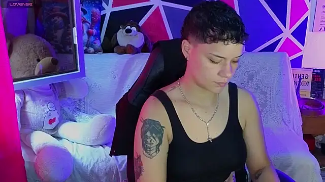 demimoore222 online show from April 5, 6:05 pm