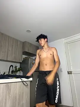 Snapshot of Miguel_bigcock chatting on September 18, 11:18 pm Miguel bigcock online show from September 18, 11:18 pm