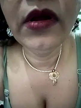 Snapshot of Neha-Bhabhi-Rasily chatting on March 18, 8:28 am Neha-Bhabhi-Rasily online show from March 18, 8:28 am