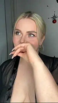 Snapshot of April_Vancee chatting on February 15, 10:47 am April Vancee online show from February 15, 10:47 am