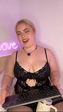 Snapshot of April_Vancee chatting on April 12, 12:21 pm April Vancee online show from April 12, 12:21 pm