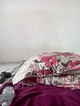 Snapshot of Missvixen81 chatting on December 1, 9:03 am Missvixen81 online show from December 1, 9:03 am