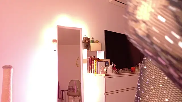 Snapshot of MiaKnoxxx chatting on January 5, 8:23 pm MiaKnoxxx online show from January 5, 8:23 pm