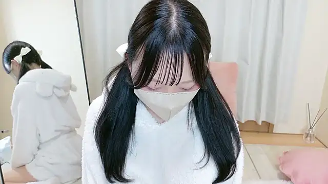 mami-pokoch online show from November 13, 8:08 pm