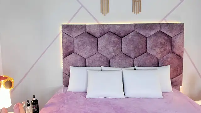 Snapshot of aurora_collinss_ chatting on October 23, 12:04 pm aurora collinss online show from October 23, 12:04 pm