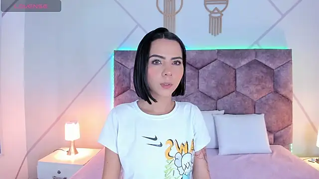 Snapshot of aurora_collinss_ chatting on December 15, 12:20 pm aurora collinss online show from December 15, 12:20 pm