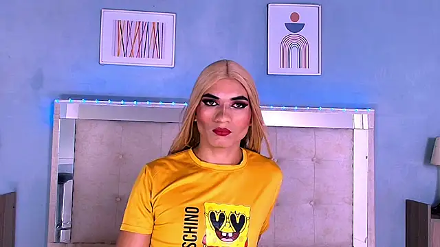 Snapshot of Emily_Castillo_1 chatting on September 26, 5:00 am Emily Castillo 1 online show from September 26, 5:00 am