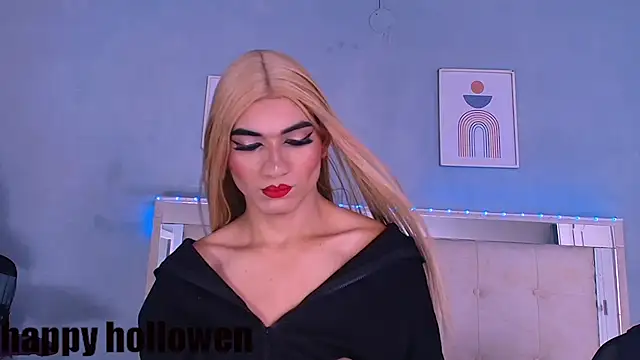 Snapshot of Emily_Castillo_1 chatting on October 15, 5:07 am Emily Castillo 1 online show from October 15, 5:07 am