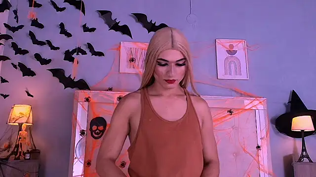 Snapshot of Emily_Castillo_1 chatting on October 21, 5:41 am Emily Castillo 1 online show from October 21, 5:41 am